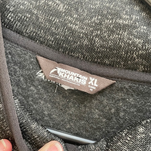 MOUNTAIN KHAKI NORRIS VEST IN BLACK - Picture 5 of 5